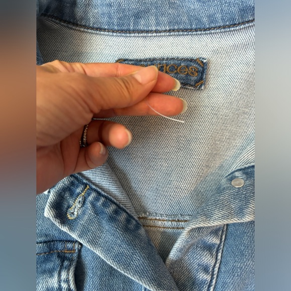 Maurices Denim Jacket Light Wash with Adjustable Waist & Raw Hem Size 2X - Picture 6 of 15